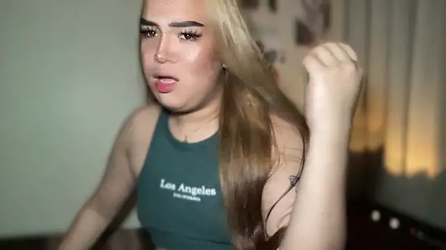 Snapshot of MissCataleyaxxx chatting on March 2, 12:01 pm MissCataleyaxxx online show from March 2, 12:01 pm