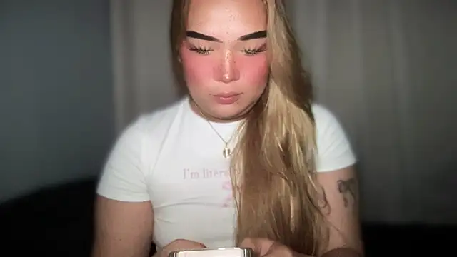 Snapshot of MissCataleyaxxx chatting on October 3, 1:35 am MissCataleyaxxx online show from October 3, 1:35 am