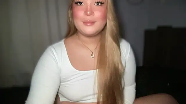 Snapshot of MissCataleyaxxx chatting on October 17, 1:42 am MissCataleyaxxx online show from October 17, 1:42 am