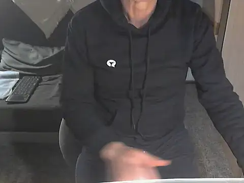 kiam471 online show from December 4, 6:50 pm