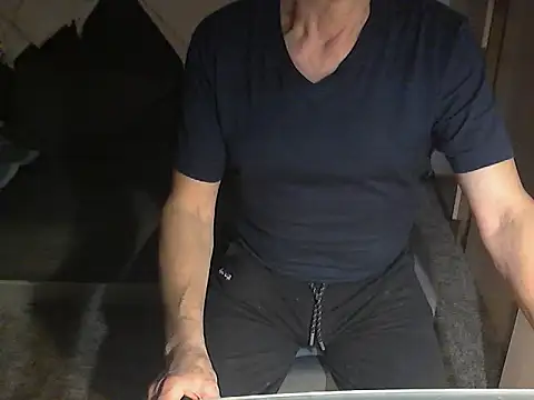 kiam471 online show from December 16, 6:49 pm