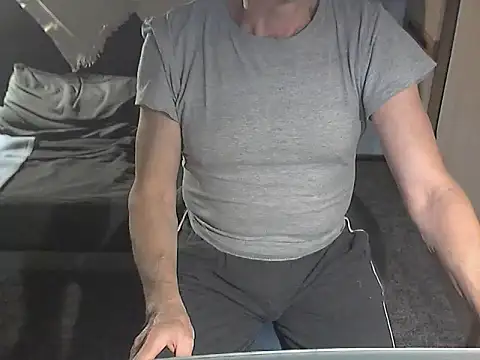 kiam471 online show from December 23, 7:20 pm