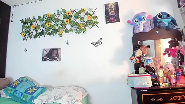 Snapshot of mensia_hernandz chatting on June 9, 1:12 pm mensia hernandz online show from June 9, 1:12 pm