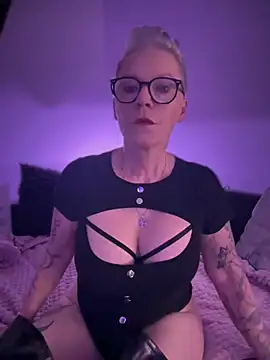 Snapshot of German_Milf chatting on February 27, 6:31 pm German Milf online show from February 27, 6:31 pm