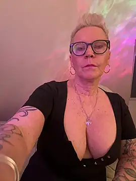 German Milf online show from March 17, 10:07 am