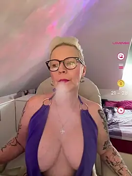 German Milf online show from May 31, 12:34 pm