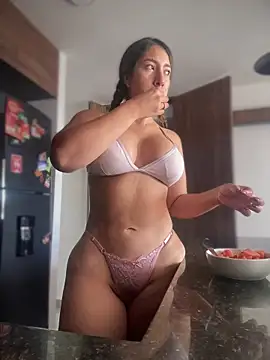 daniela henao online show from December 4, 8:06 pm