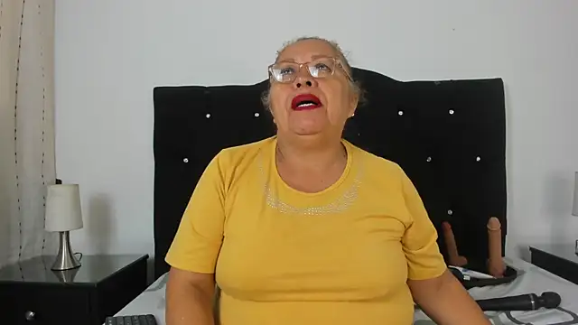 Keira Lennox online show from November 15, 11:40 am