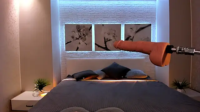 Betty June online show from October 5, 8:51 pm