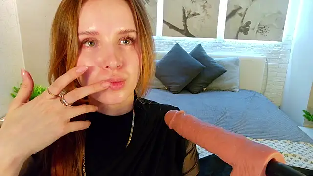 Snapshot of Betty_June chatting on June 12, 8:30 pm Betty June online show from June 12, 8:30 pm