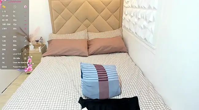 TsHeartXxx online show from March 5, 9:05 am