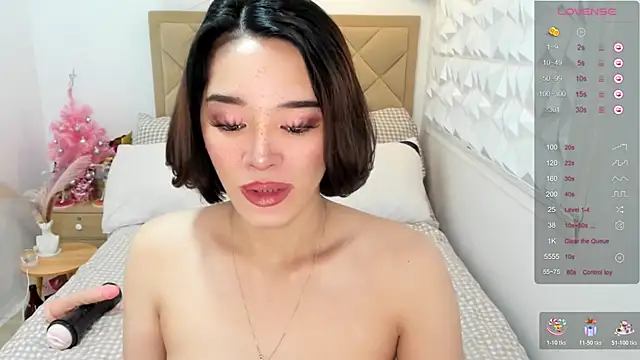 Snapshot of TsHeartXxx chatting on February 10, 5:55 am TsHeartXxx online show from February 10, 5:55 am