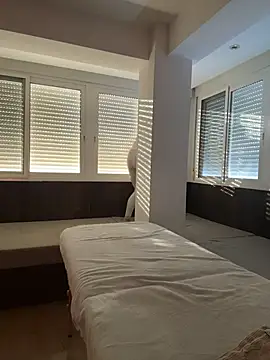 EmaSalis online show from February 19, 7:48 am