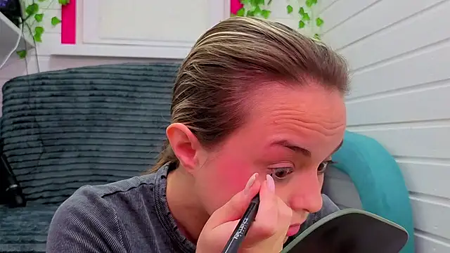 Misss Vikk online show from November 28, 6:05 am