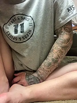 Snapshot of mommyslittlefemboy chatting on November 5, 12:10 am mommyslittlefemboy online show from November 5, 12:10 am