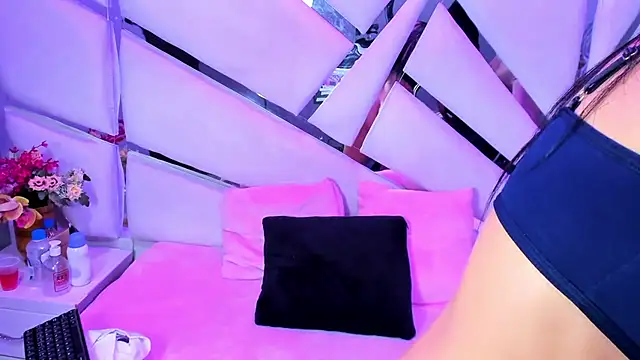 kylie seex online show from February 6, 3:00 am