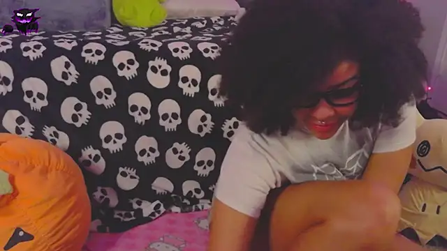 N1NT3NDH03 online show from December 17, 3:39 am