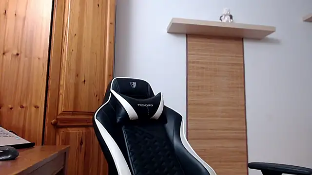 Lisakisss online show from February 23, 6:01 pm