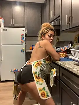 Snapshot of Sexxxyluna28 chatting on December 28, 11:37 pm Sexxxyluna28 online show from December 28, 11:37 pm