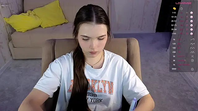 Eva Davie online show from November 9, 2:48 pm