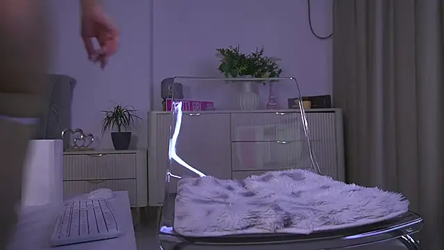 lildiaa online show from March 4, 9:59 am