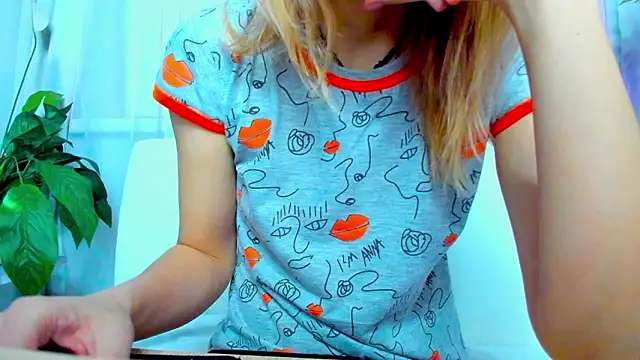 Snapshot of Bell_a_mi_ chatting on January 25, 4:56 am Bell a mi online show from January 25, 4:56 am