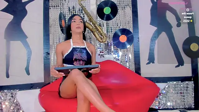 nickyminach  online show from February 4, 7:33 pm