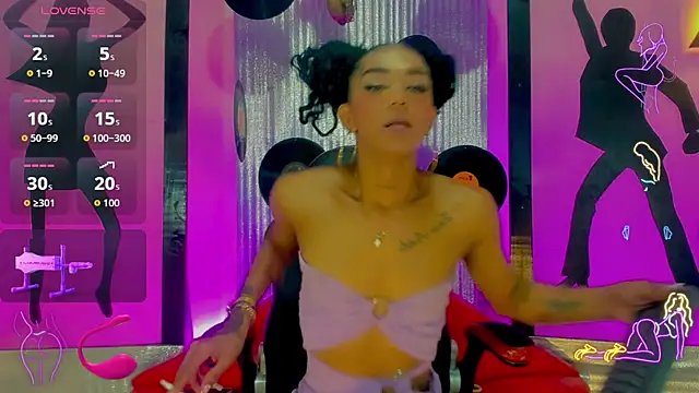 nickyminach  online show from October 27, 7:18 pm