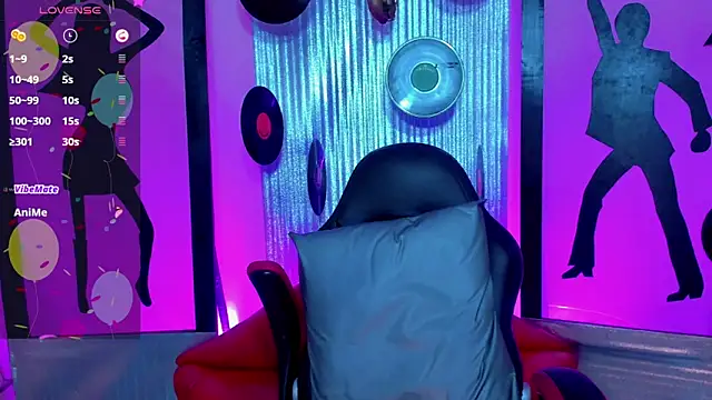 nickyminach  online show from February 19, 3:35 am