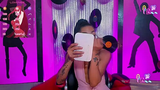 nickyminach  online show from March 26, 7:52 pm