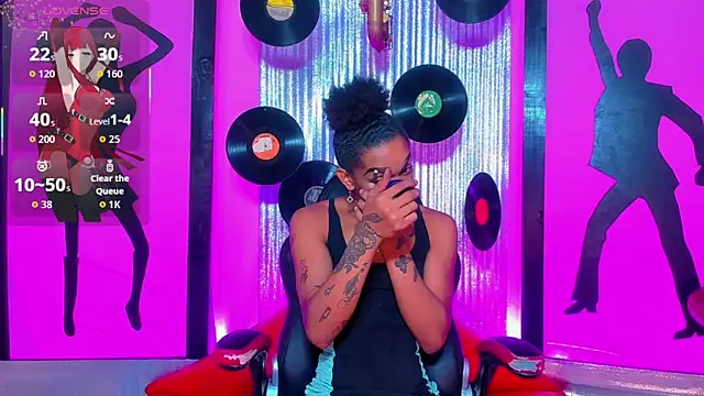 nickyminach  online show from April 14, 7:31 pm