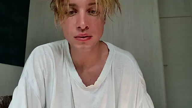 Snapshot of Cryptikov chatting on July 3, 1:45 am Cryptikov online show from July 3, 1:45 am