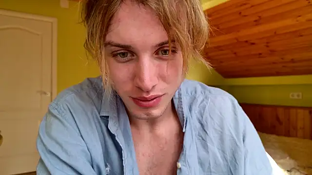 Snapshot of Cryptikov chatting on August 3, 1:38 pm Cryptikov online show from August 3, 1:38 pm