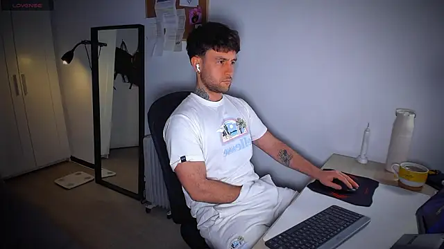 HonestAndrew online show from February 10, 8:24 pm