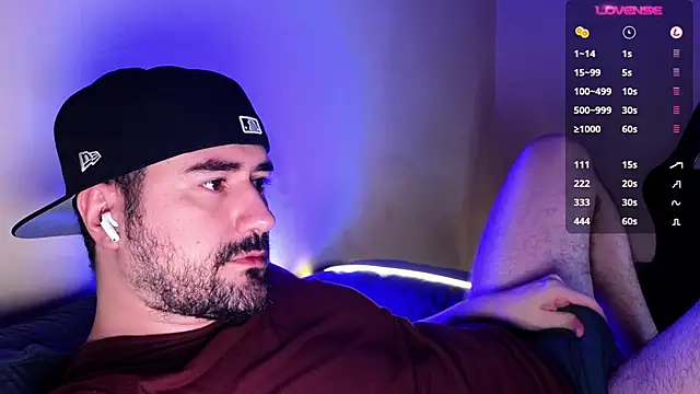 Snapshot of DominantTheo chatting on December 15, 2:30 am DominantTheo online show from December 15, 2:30 am