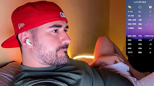 Snapshot of DominantTheo chatting on November 13, 3:38 am DominantTheo online show from November 13, 3:38 am