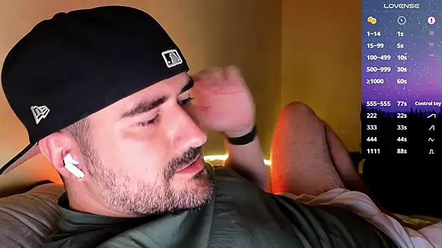 Snapshot of DominantTheo chatting on November 14, 3:27 am DominantTheo online show from November 14, 3:27 am