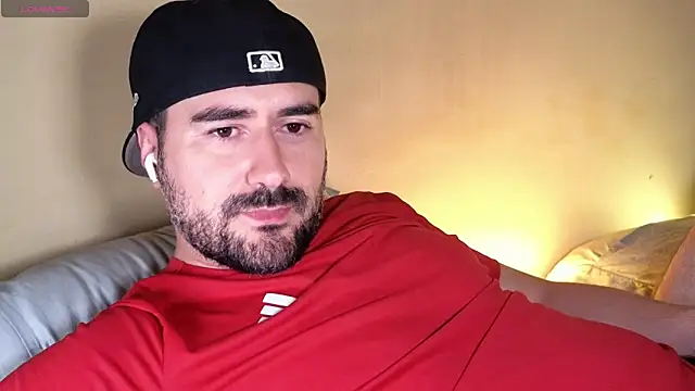 Snapshot of DominantTheo chatting on November 23, 4:23 am DominantTheo online show from November 23, 4:23 am