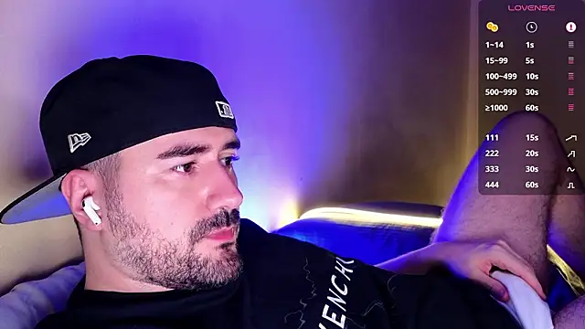 Snapshot of DominantTheo chatting on February 1, 4:55 am DominantTheo online show from February 1, 4:55 am