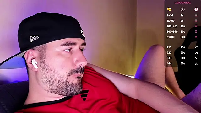 Snapshot of DominantTheo chatting on February 2, 4:11 am DominantTheo online show from February 2, 4:11 am