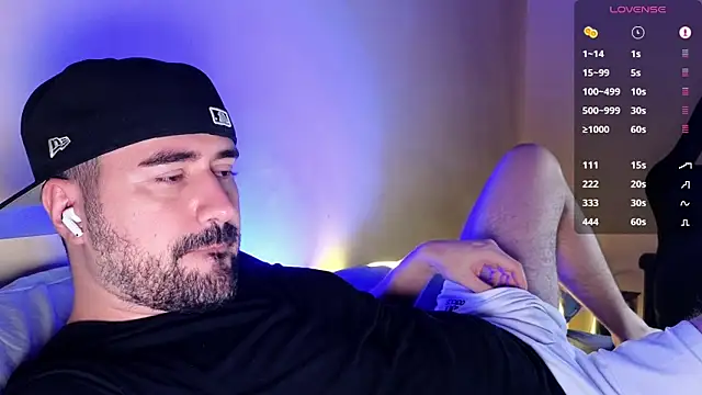 Snapshot of DominantTheo chatting on February 6, 4:06 am DominantTheo online show from February 6, 4:06 am