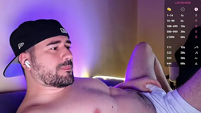 Snapshot of DominantTheo chatting on February 9, 4:16 am DominantTheo online show from February 9, 4:16 am