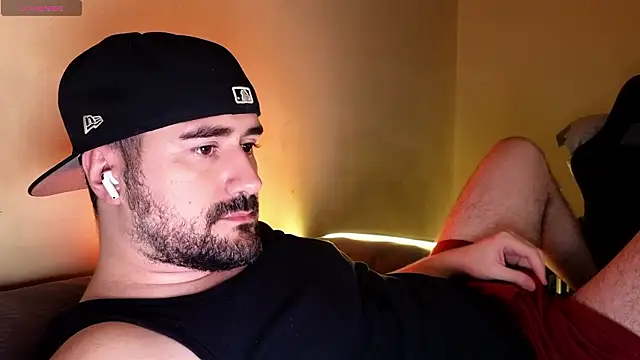 Snapshot of DominantTheo chatting on February 18, 3:35 am DominantTheo online show from February 18, 3:35 am