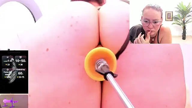 Paulina Davis  online show from March 19, 5:19 am