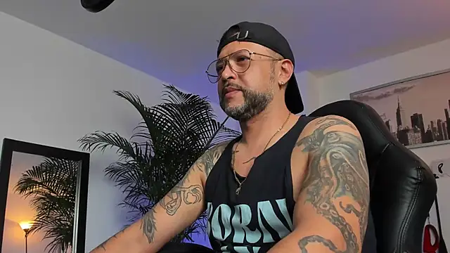 MrFrank tattoo online show from January 29, 7:11 pm