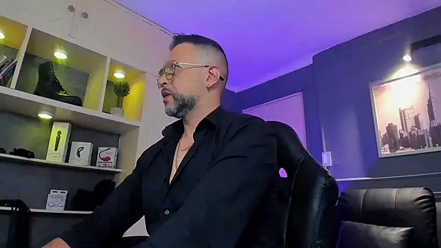 MrFrank tattoo online show from November 18, 11:47 am