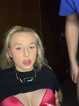 Snapshot of Strongqueen chatting on January 11, 12:12 am Strongqueen online show from January 11, 12:12 am