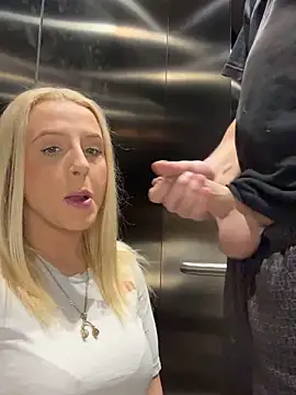 Snapshot of Strongqueen chatting on January 11, 7:49 pm Strongqueen online show from January 11, 7:49 pm