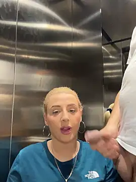 Snapshot of Strongqueen chatting on January 12, 8:14 pm Strongqueen online show from January 12, 8:14 pm