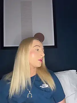 Snapshot of Strongqueen chatting on February 7, 9:04 pm Strongqueen online show from February 7, 9:04 pm